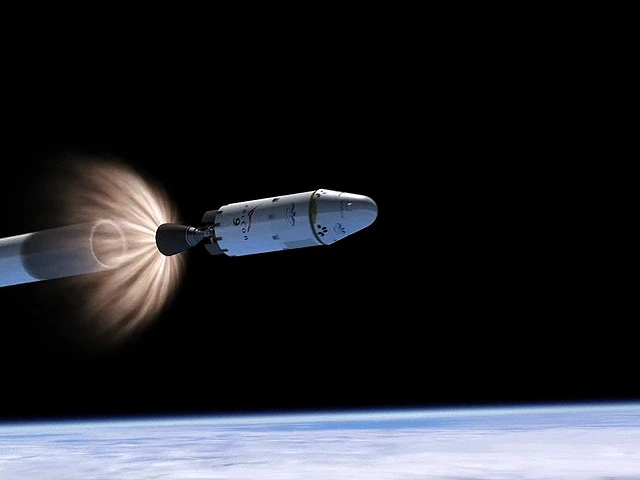 The Dragon spacecraft that will be used to take passengers to the orbiting Bigelow habitats (Image: Bigelow Aerospace)