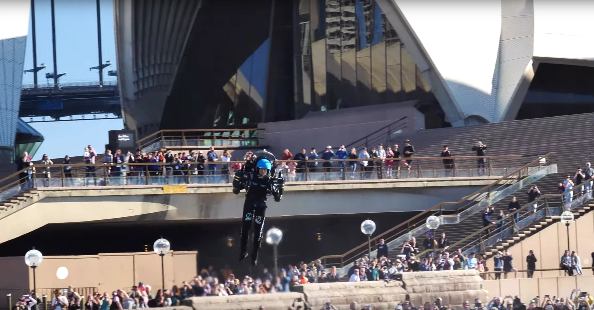 David Mayman flies his JB-10 jetpack around Sydney Harbour