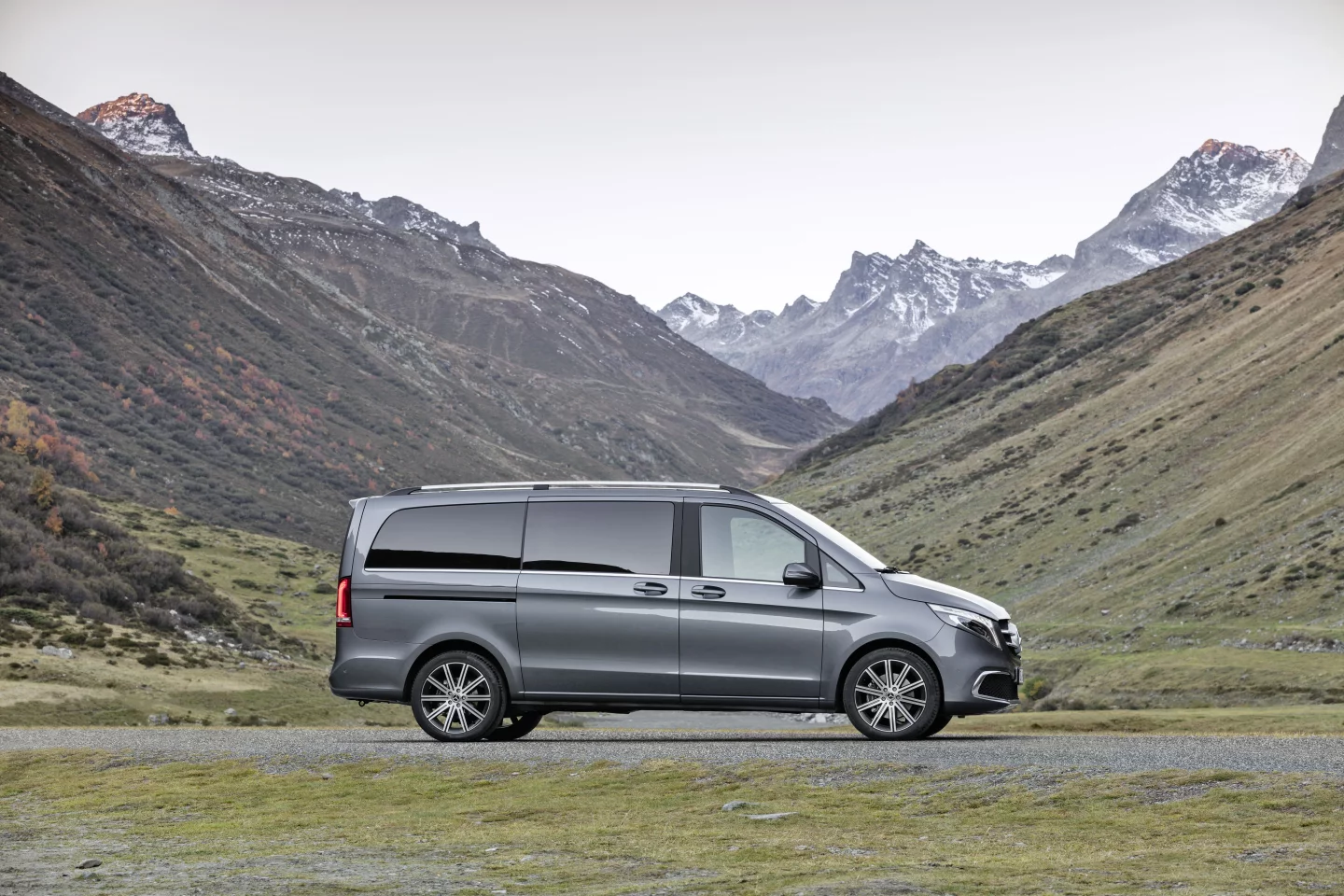 New Mercedes V-Class with Exclusive package and "selenite grey metallic" paint