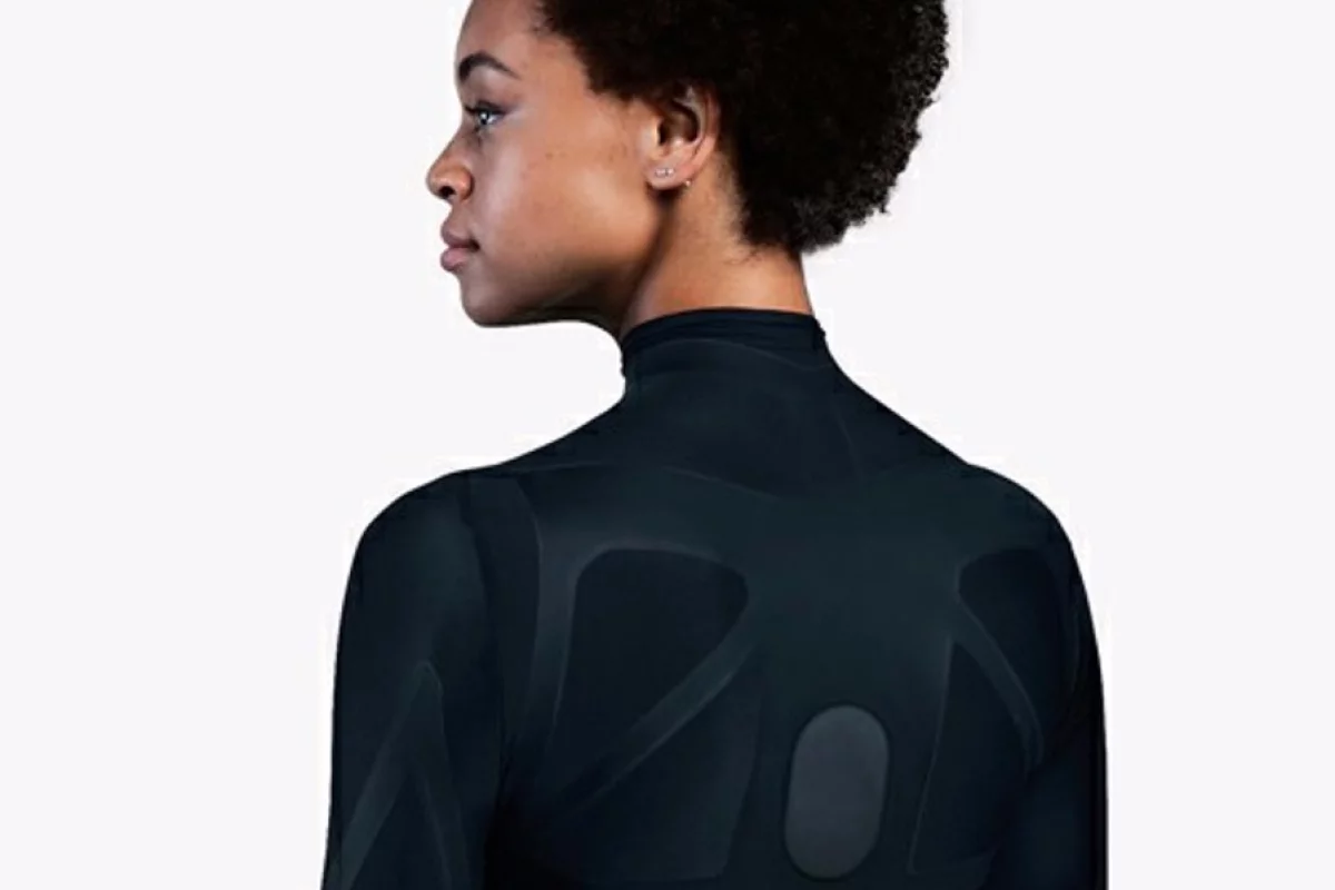 The ZozoSuit contains over 150 integrated capacitive stretch sensors