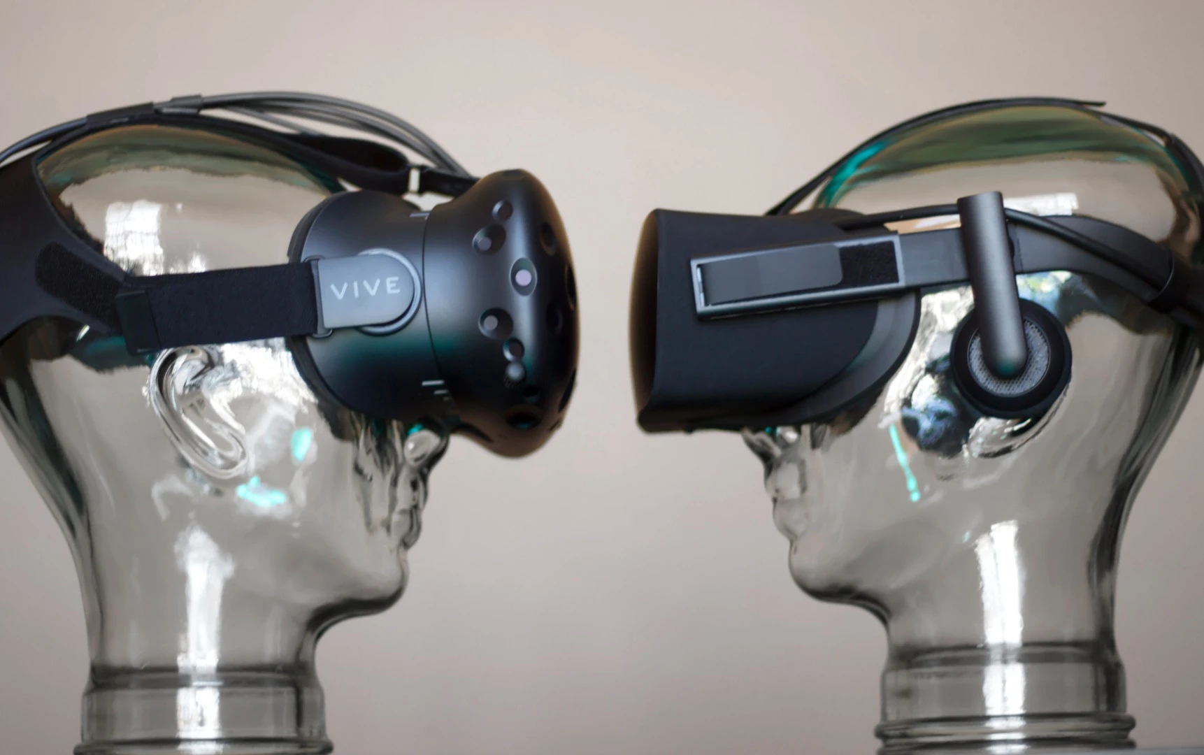 HTC Vive (l) with Oculus Rift