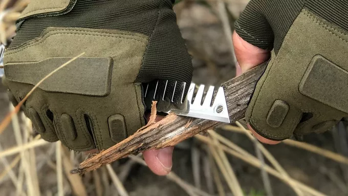 One of the arms of the Survival Stove Head tool features a sharp edge that enables it to work like a knife, either to open a can or to cut up kindling