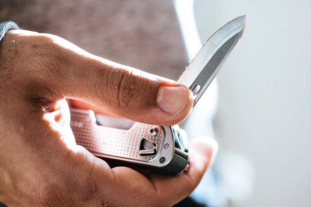 The Leatherman Free T4 is weighs 4.3 oz (122 g)