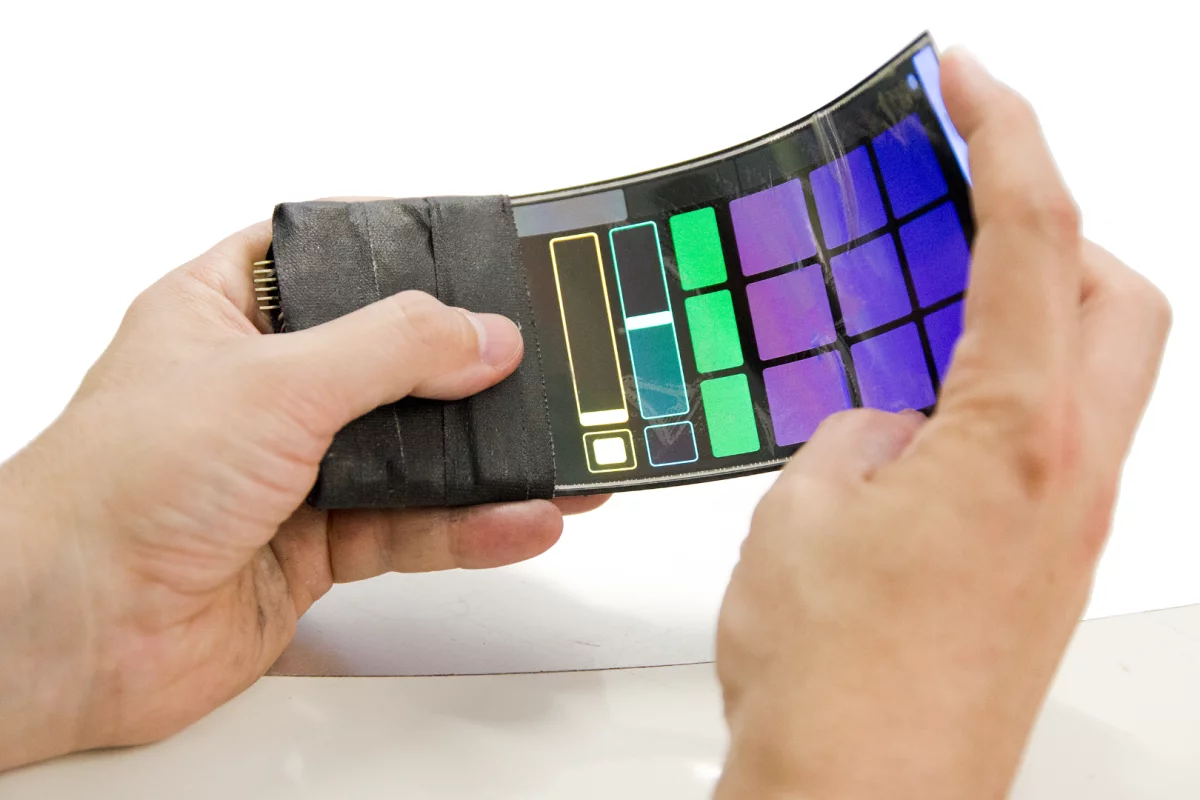 The WhammyPhone includes a bend sensor that registers display bends, twists and squeezes and converts them into virtual instrument sounds