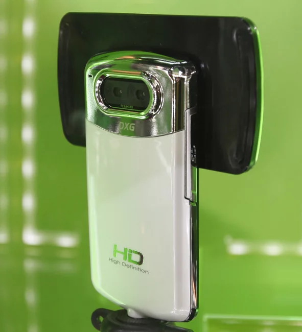 The DXG DVX-5D8 3D camcorder