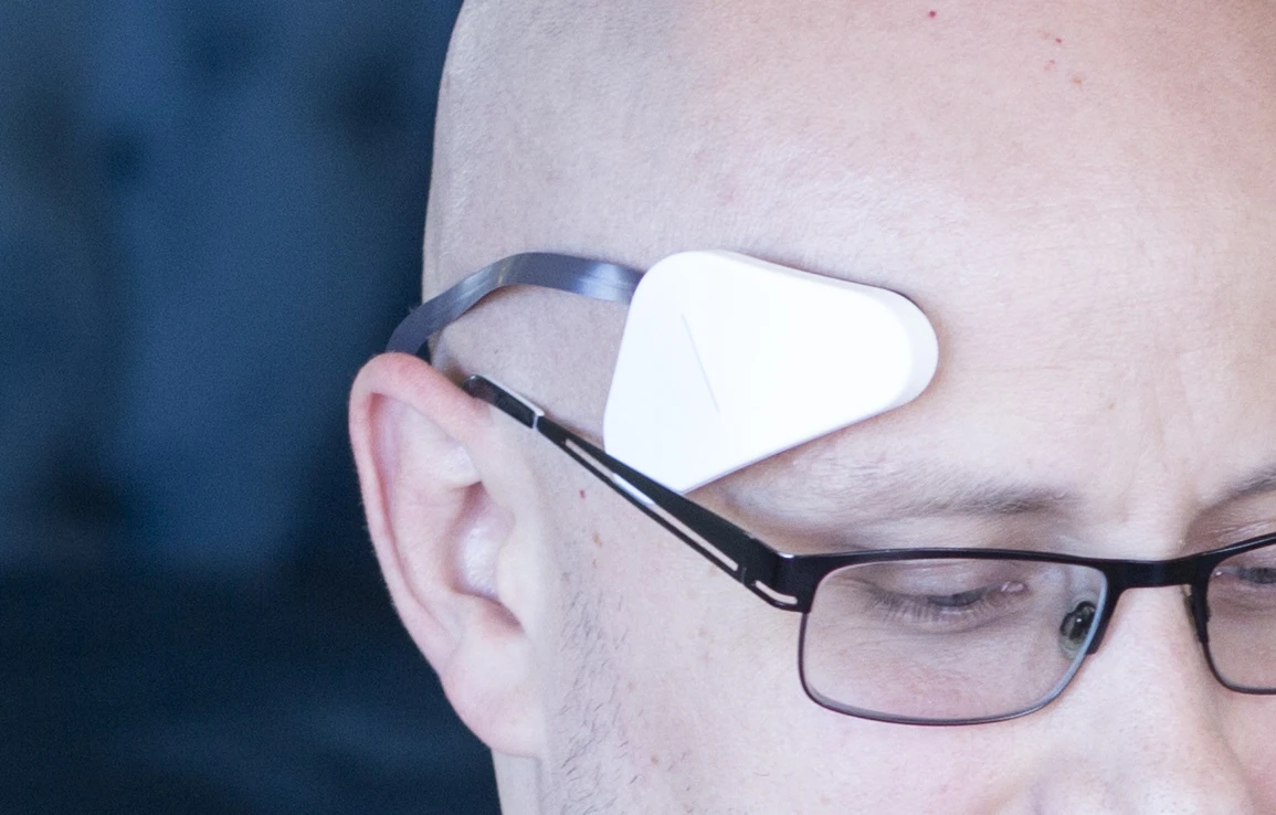 Thync sticks to your front temple, with a second pad sitting farther back on your head