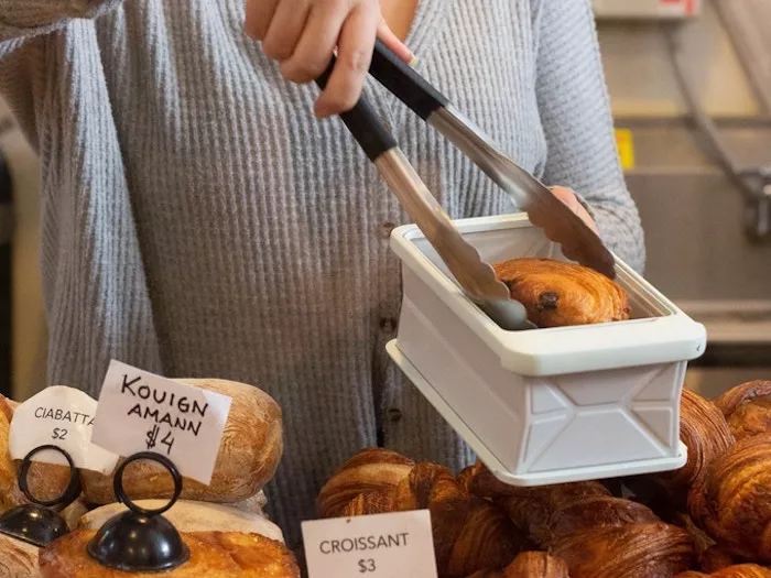 MolaBox' patent-pending design looks great, is very easy to use ... and it will help keep plastic waste out of our precious oceans