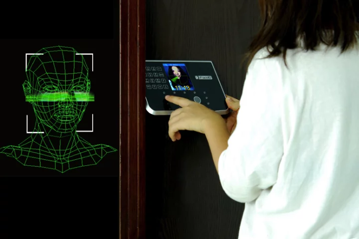 The Hanvon CVJB-G107 Face Recognition Time Attendance System and Access Door Lock system can be easily programmed to recognize up to 500 faces to keep out intruders and unwanted guests. (Images: Chinavasion)