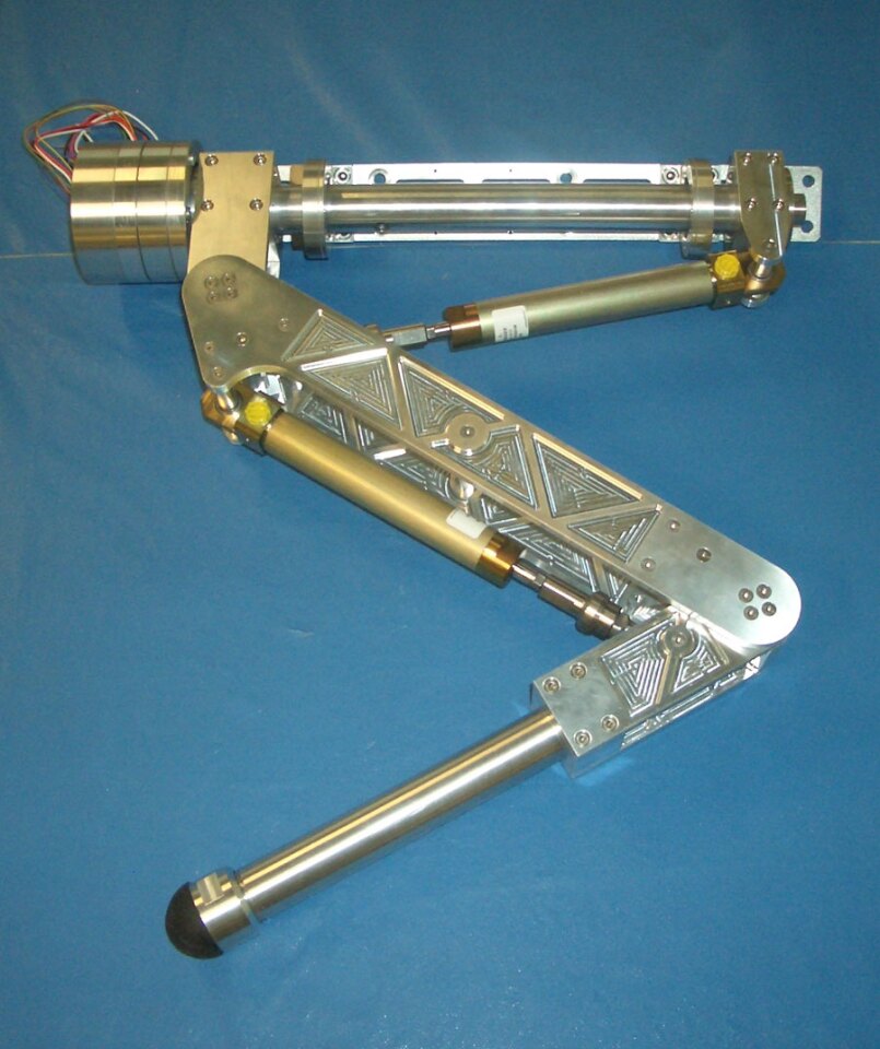 Leg design for HyQ, the Hydraulically actuated Quadruped robot by IIT (Photo: IIT)