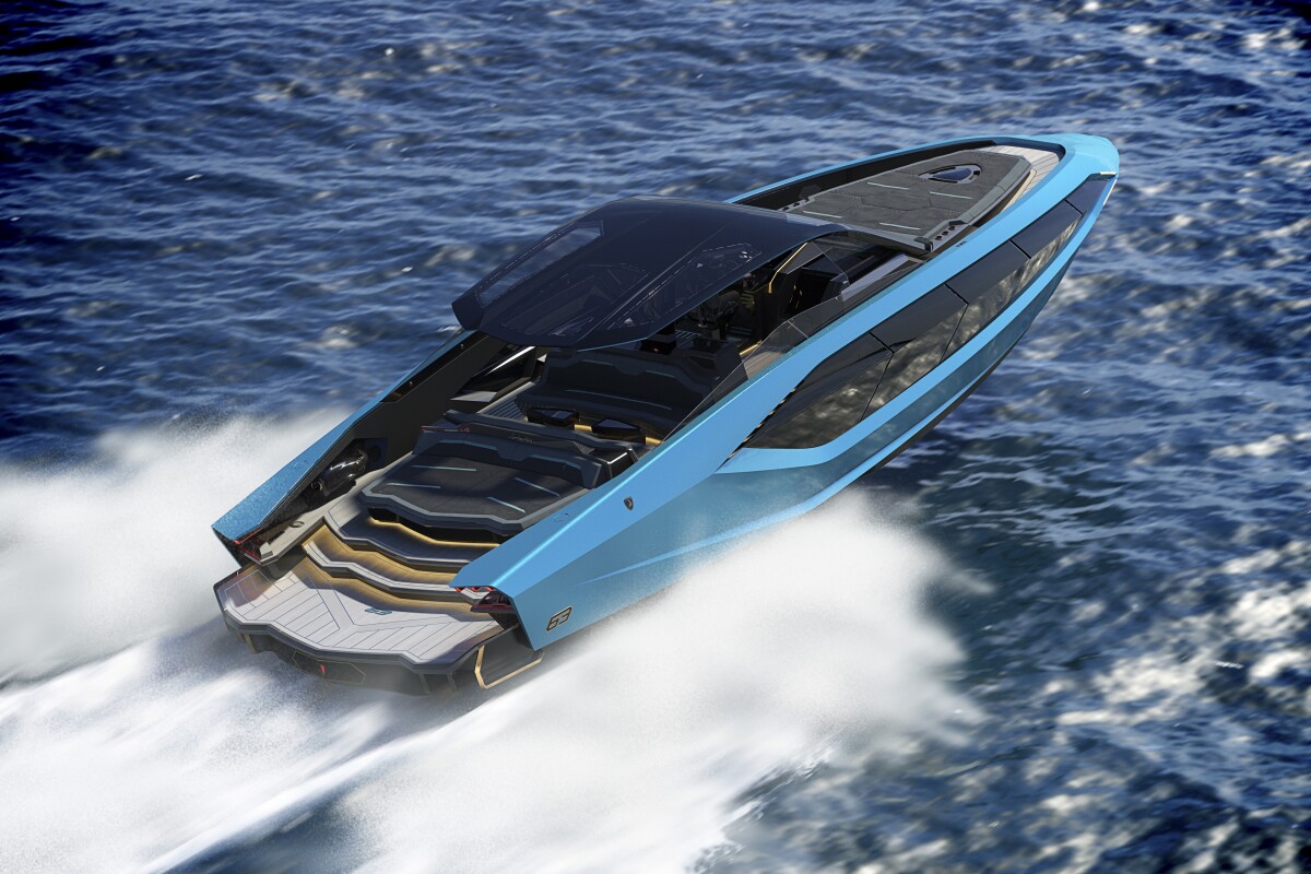 The Tecnomar for Lamborghini 63 measures 63 feet long (19.2 m) and cuts a sporty and aerodynamic figure from the outside