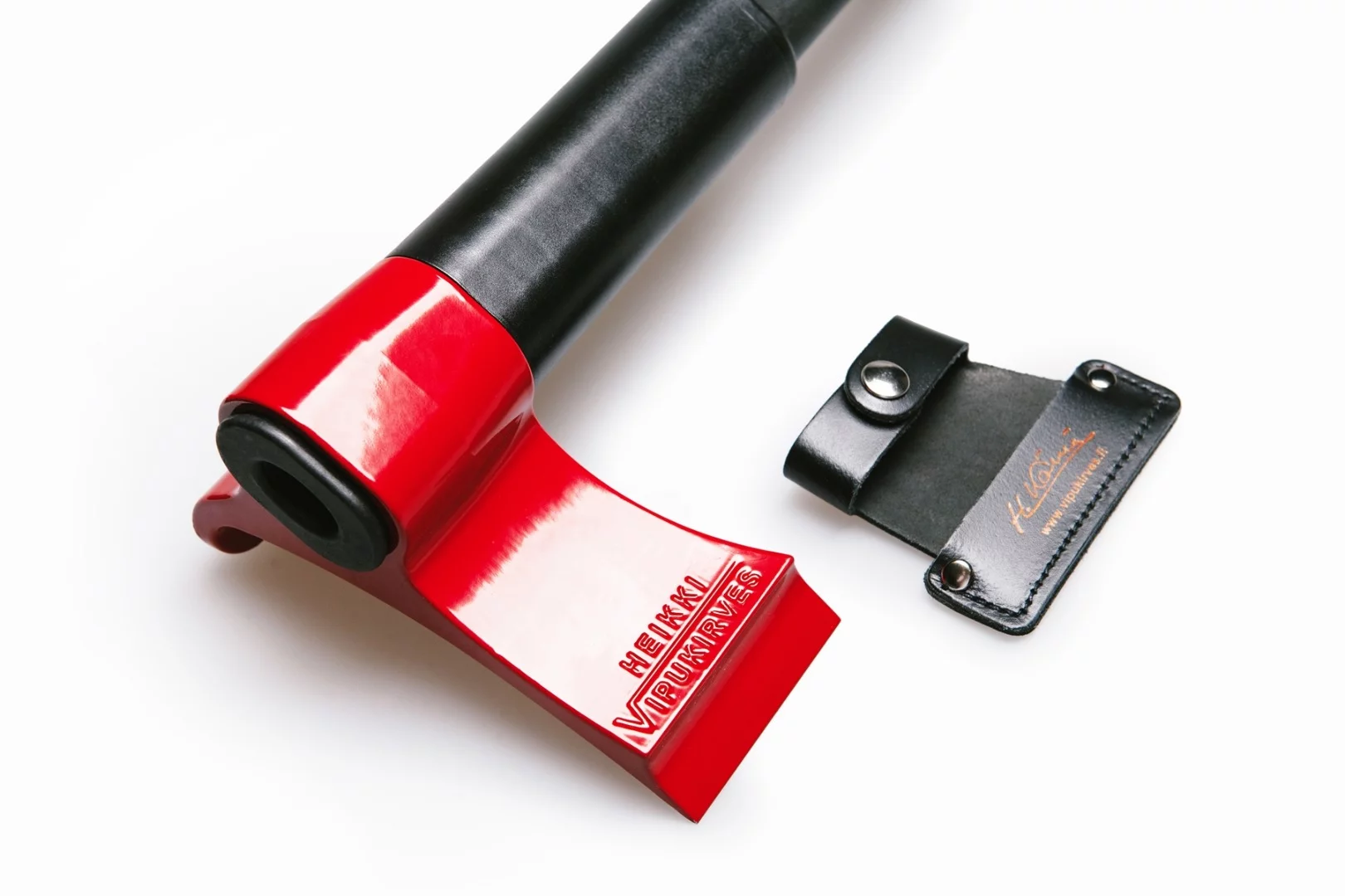 By naturally turning and deflecting the downward force of the axe when the chopping edge hits the wood, the axe head eliminates the possibility of the axe bouncing back at the user