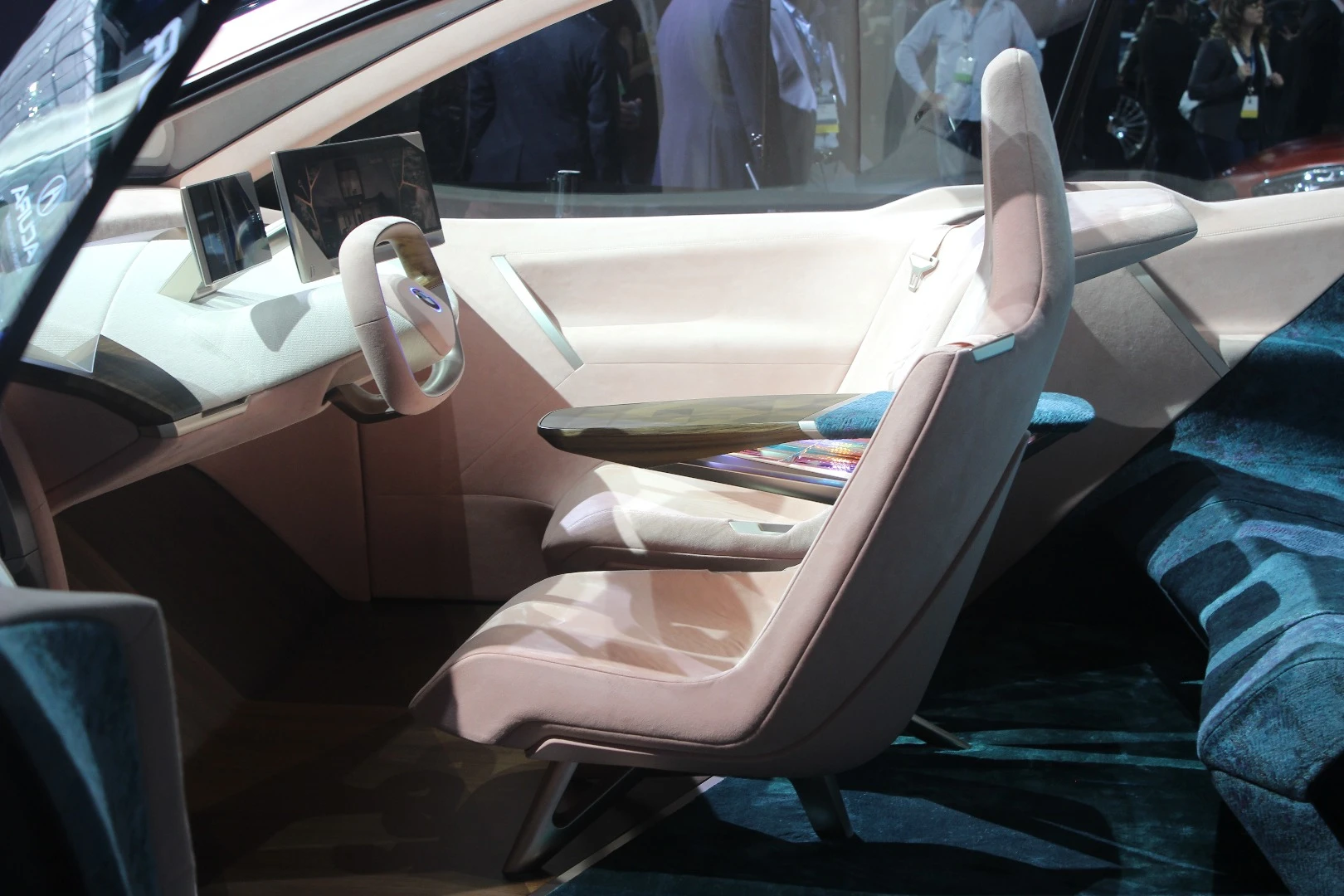BMW Vision iNext at the 2018 LA Auto Show