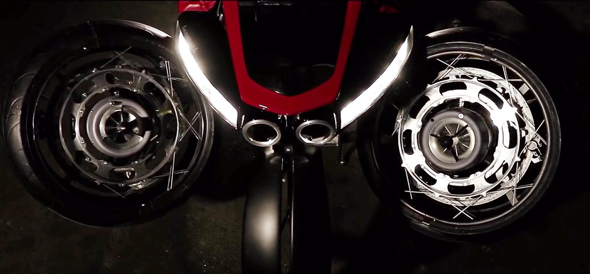 The jet turbine hubs still function as wheel hubs, with 4 brake discs and drive to both rear wheels