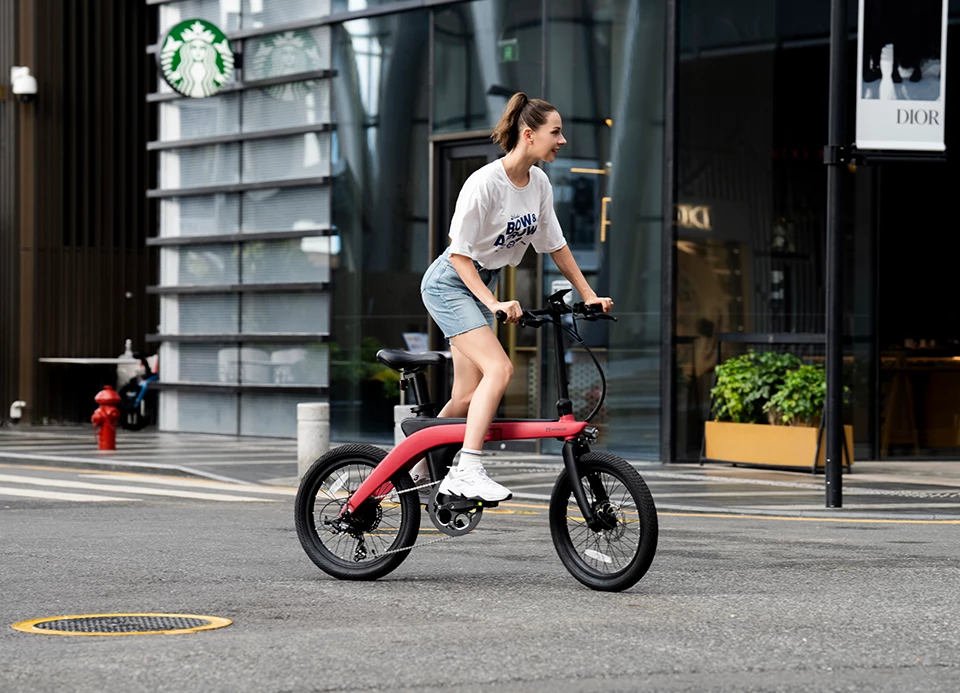 The Wowcat C1 folding ebike can be optioned with a 250-W or 350-W rear-hub motor with torque sensing