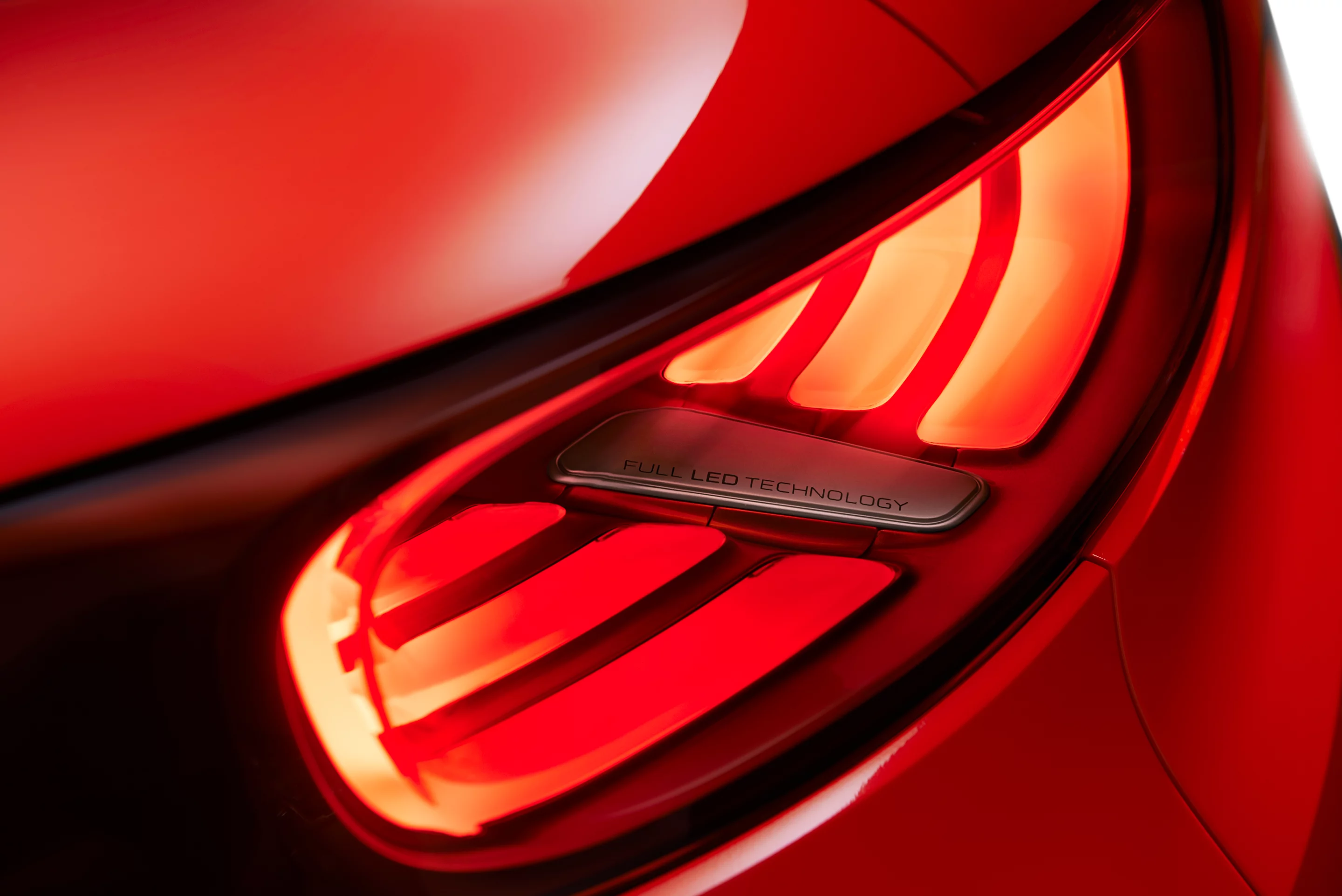 The Aircross utilizes a 3D-effect taillight design