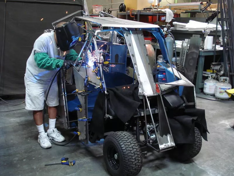Golf cart Tumbler reportedly has enough power to hit 38 mph (61 km/h) on the fairway using a 6 hp go-kart motor