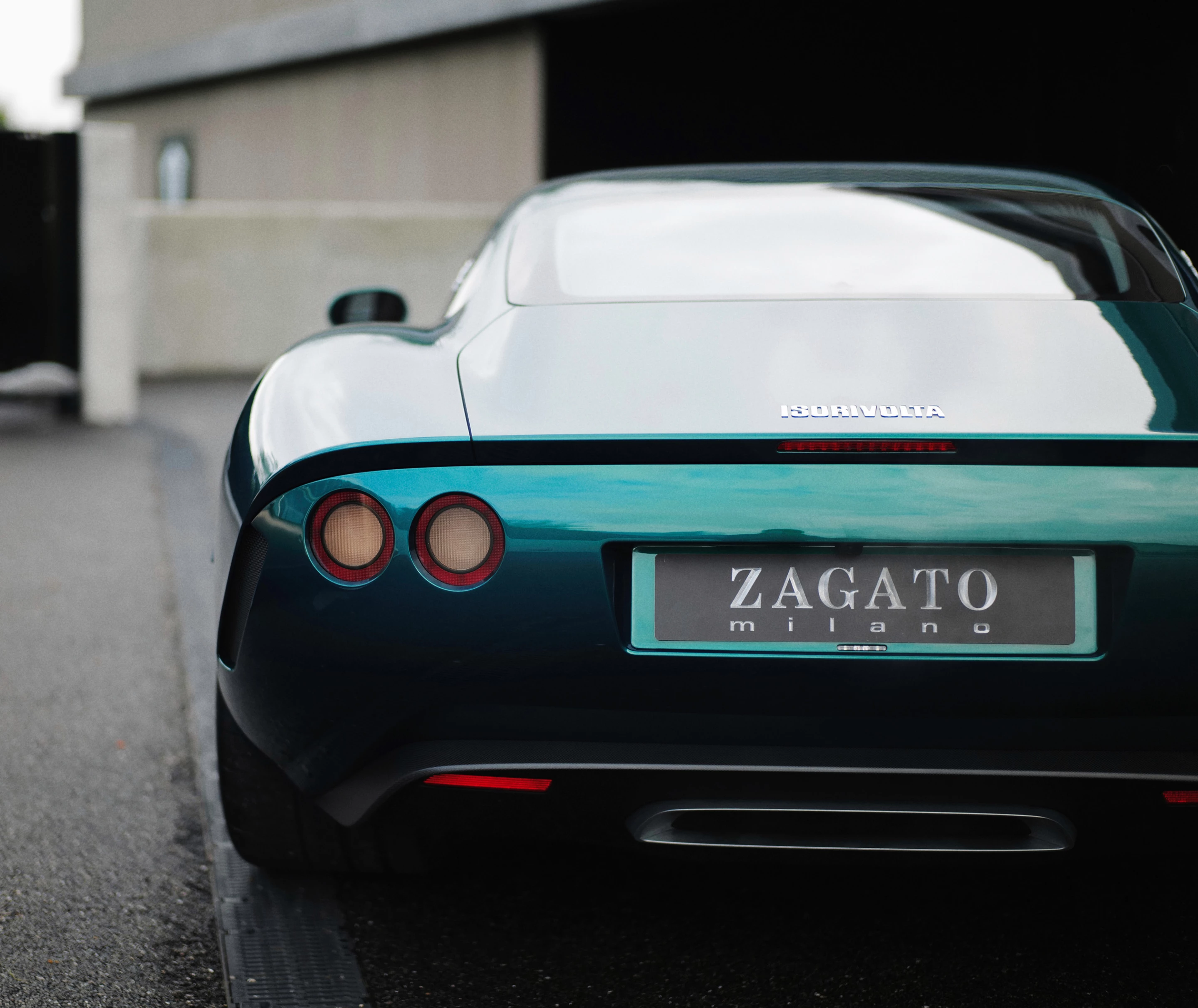 Zagato built the GTZ body out of carbon fiber