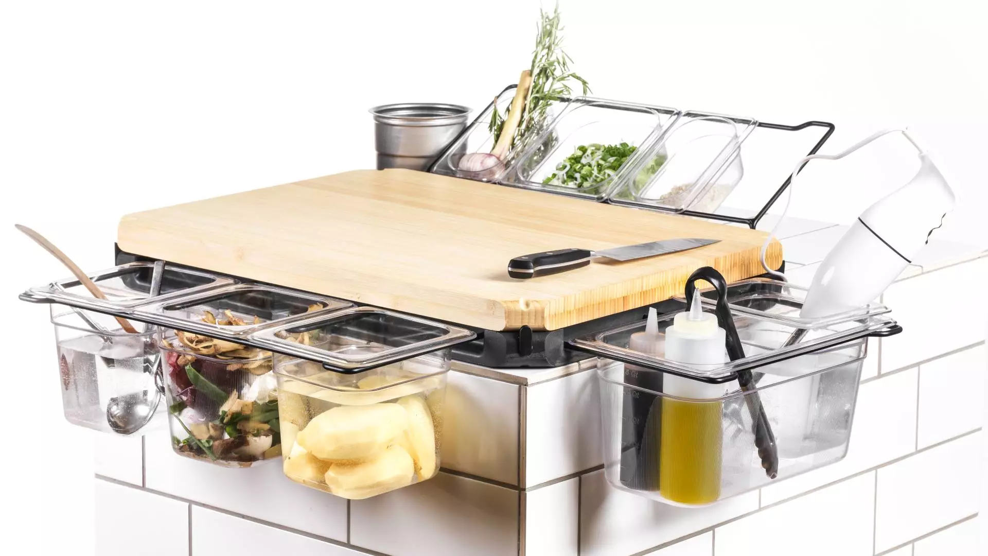 The Frankfurter Brett provides a means of storing chopped food, waste and utensils