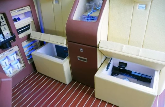 Plenty of storage space for cash and jewelry