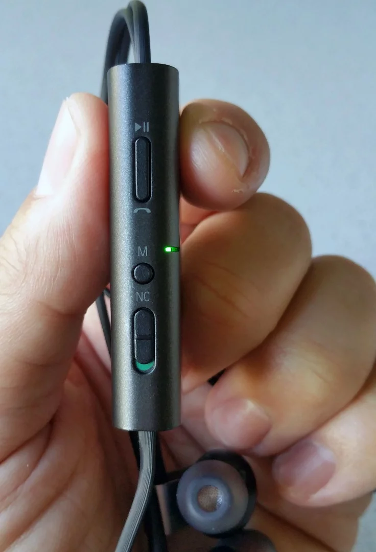 The Phiaton PS 202 NC offers simple play/pause/call control on its in-line remote