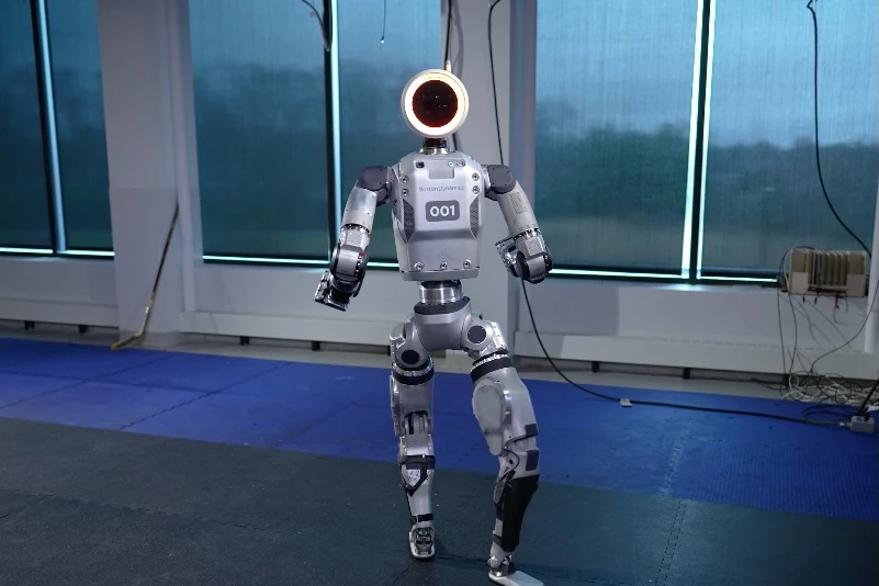 Shades of "The Exorcist" – the new Atlas robot swivels its head to look back at us while facing forward