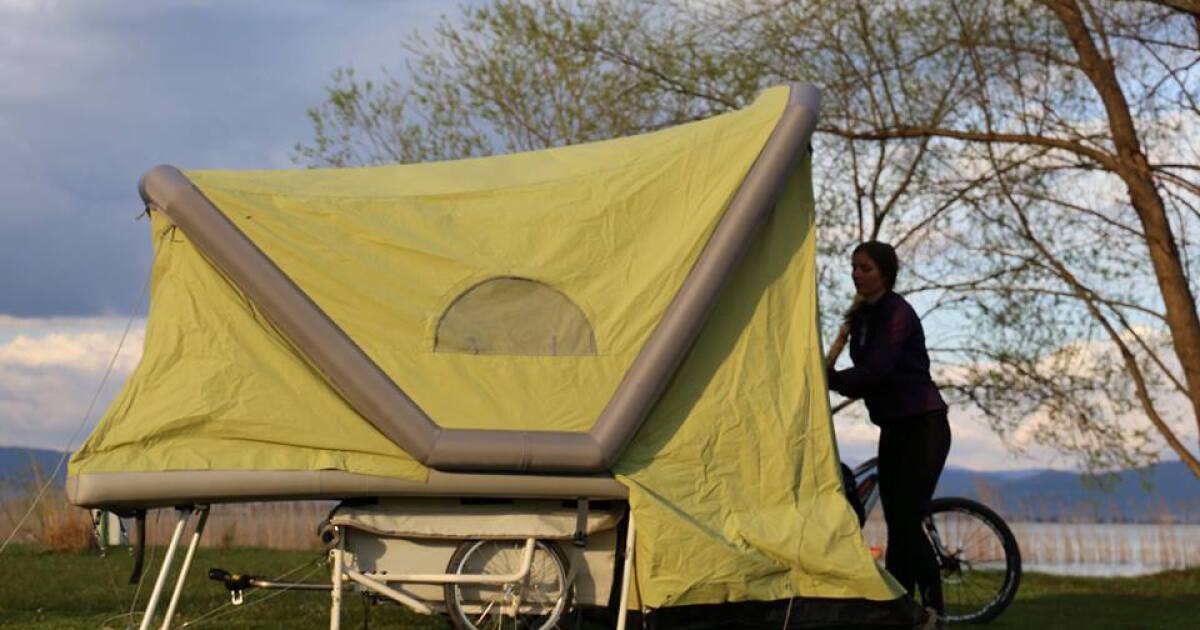 B-Turtle inflatable bicycle camper makes long two-wheel journeys more  comfortable