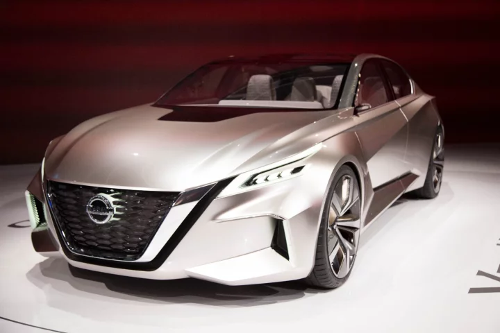 From the outside, although the Vmotion 2.0 has a lot of body lines and dimpling that would not likely ever make a production model, it’s definitely a beautiful sedan