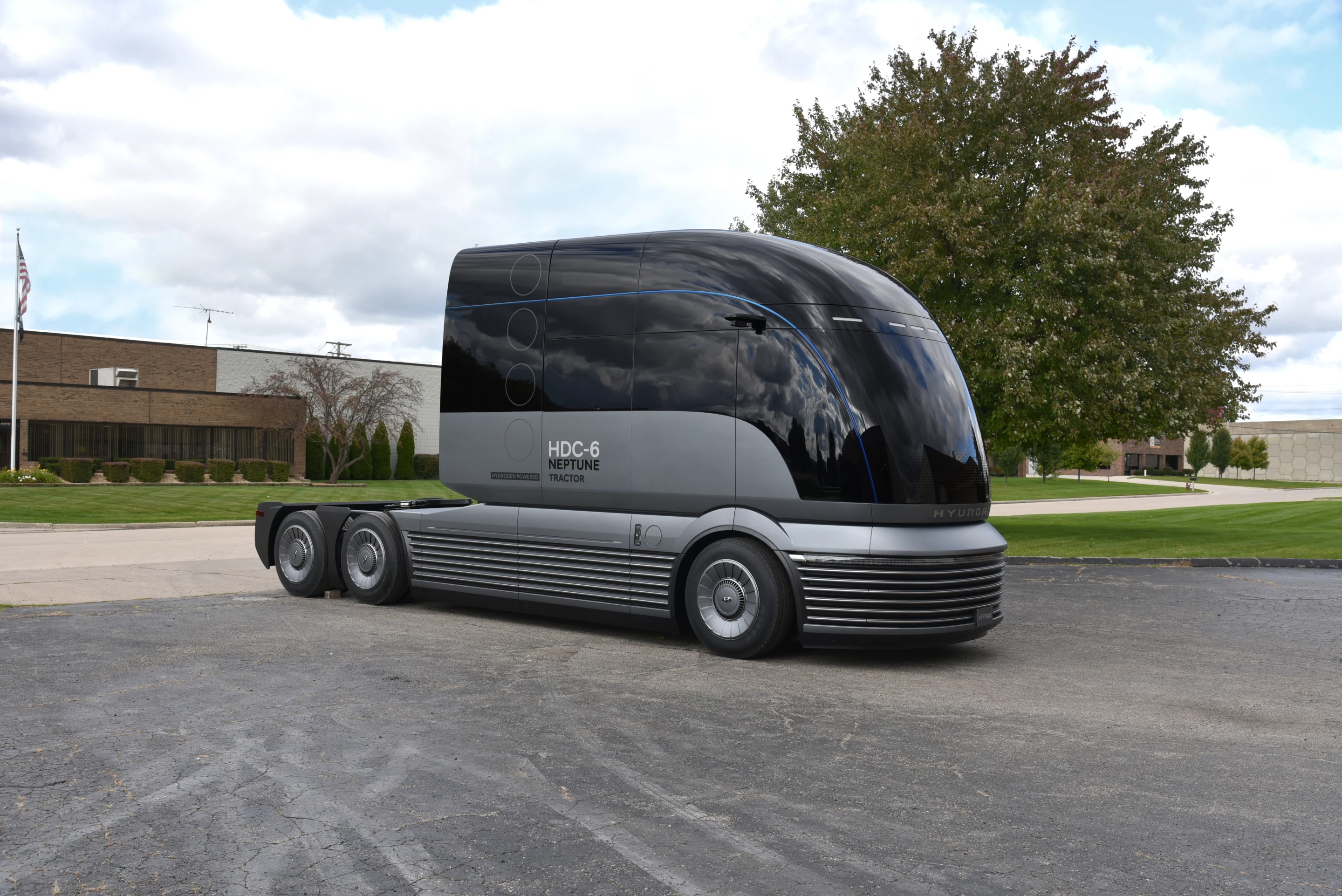 Hyundai says that the HDC-6 Neptune truck was inspired by the streamliner railway trains that ran in the 1940s and 50s