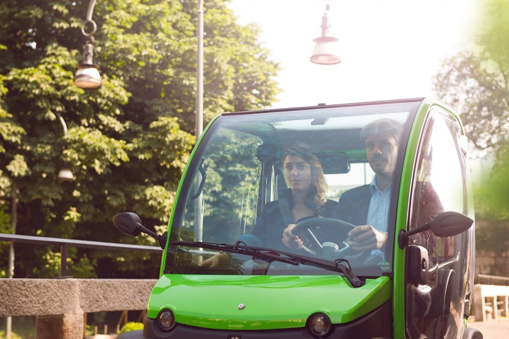 Besides making charging a simpler matter, the Re-Move system also lets users instantly swap in a freshly-charged battery for one that's depleted – something that could come in handy for rental or car-sharing applications