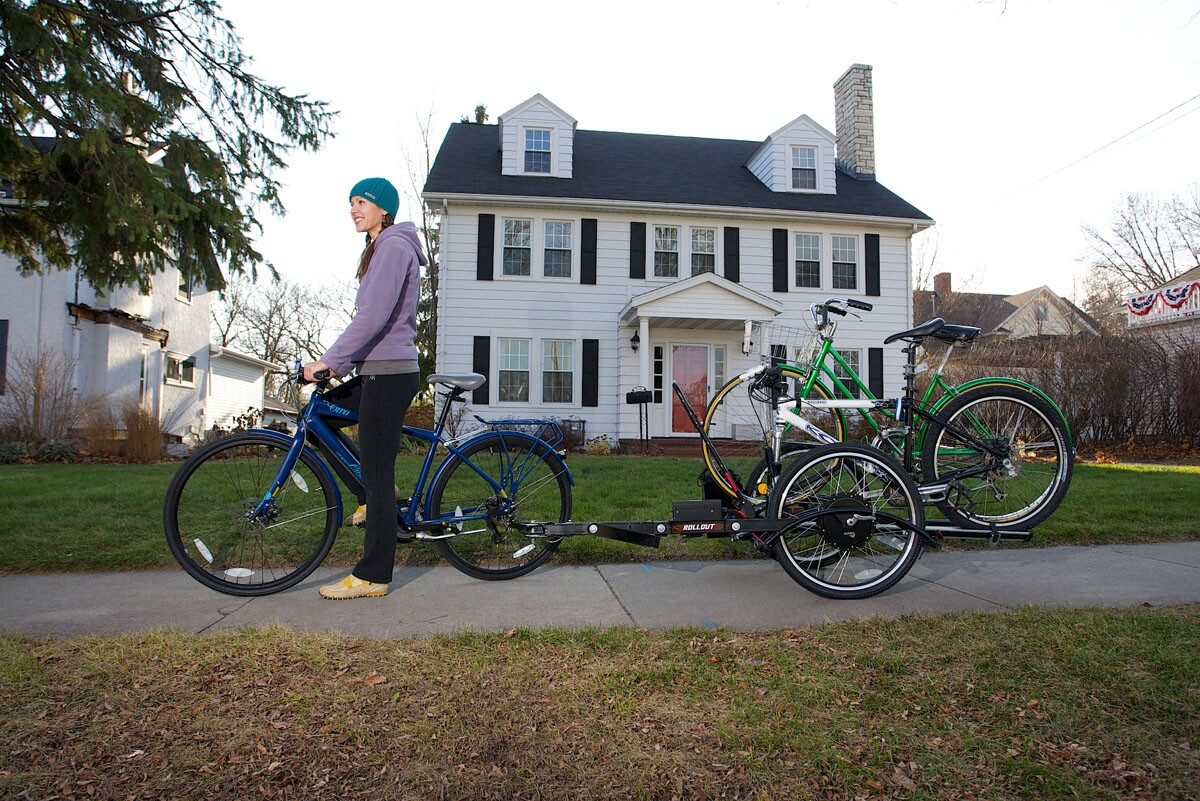 Modular, electric bike trailer provides strainfree haulage