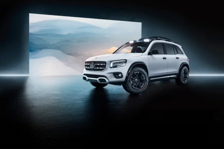 The GLB would fit between the smaller GLA- and the larger GLC-Class