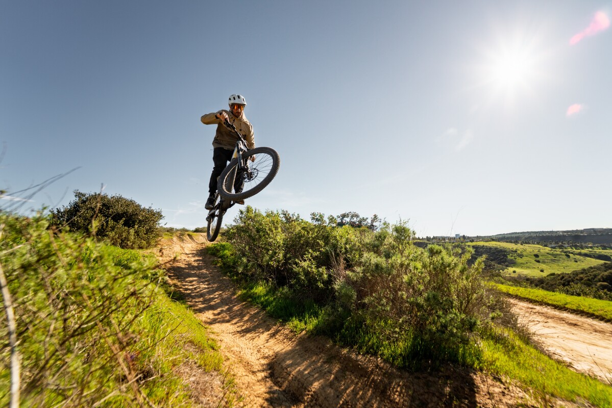 Torquey adventure ebike auto engages mid-drive muscle to tame trails