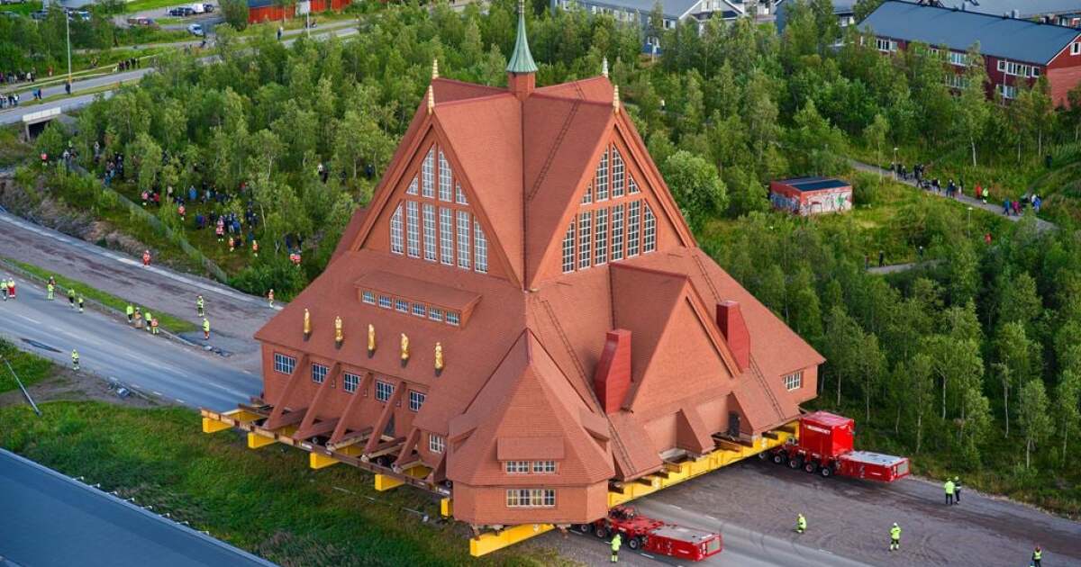 700-ton church raised and rolled 3 miles in amazing feat of engineering