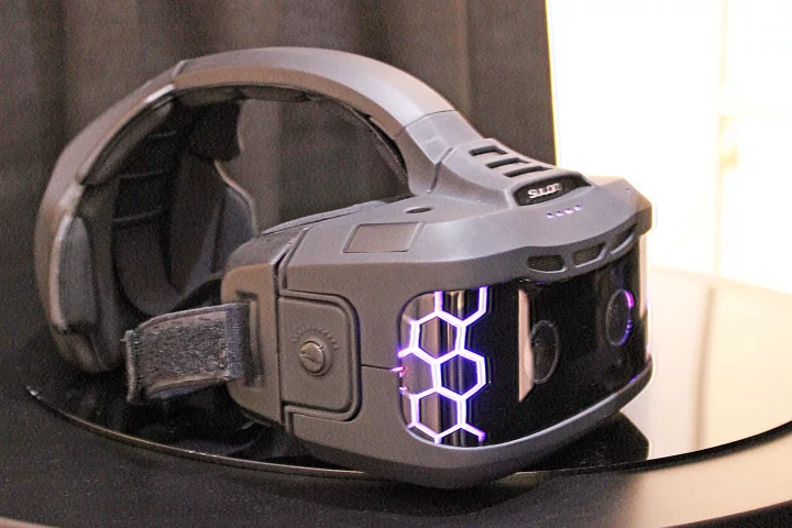 Gizmag gets a look at one of the most ambitious projects we've seen at CES, the Sulon Cortex AR/VR headset (Photo: Will Shanklin/Gizmag.com)