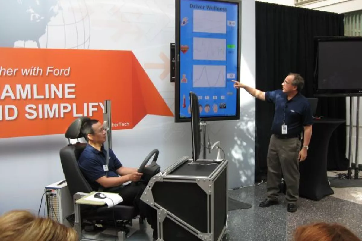 Jeff Greenberg (right) demonstrating the MyFord Touch intelligent test rig (Photo: Gizmag)