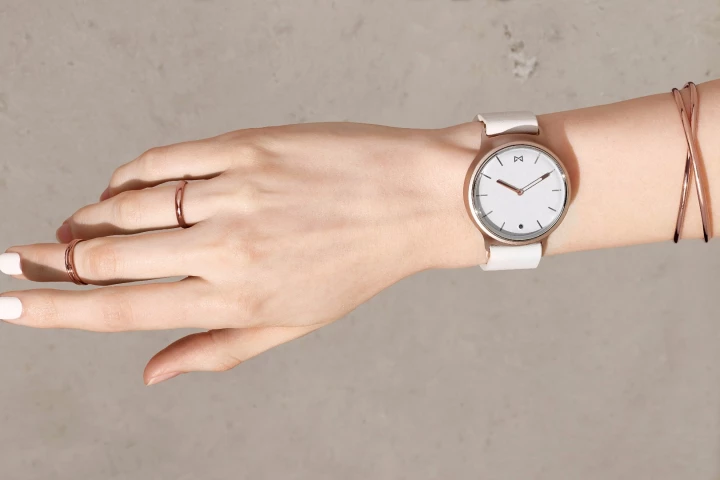 At first blush, the Misfit Phase smartwatch could be dismissively mistaken for a traditional, 41 mm analog watch