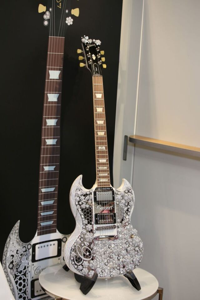 The white Gibson SG is now home to more than 400 quality diamonds embedded in 1.6 kg (3.5 lb) of 18 K gold