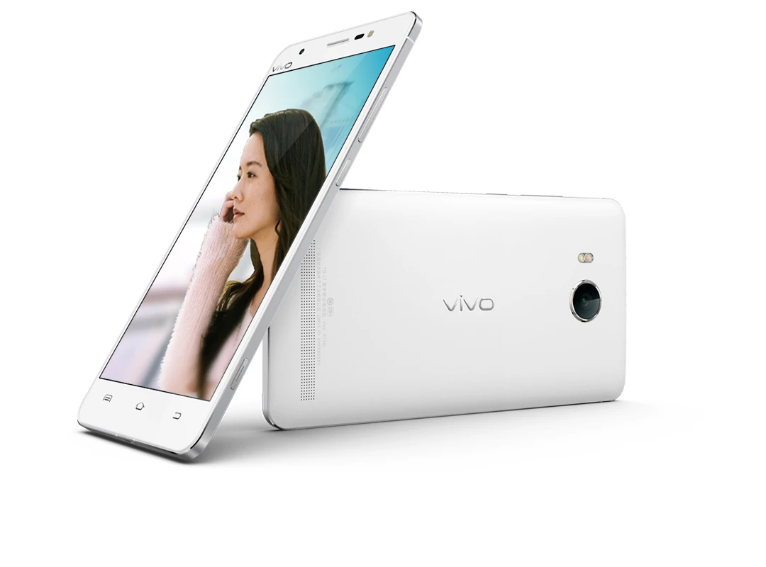 The Xshot features a 5.2 inch 1080p IPS display out front, a Qualcomm Snapdragon processor beating away inside, Bluetooth 4.0 and Wi-Fi and a 2600 mAh battery