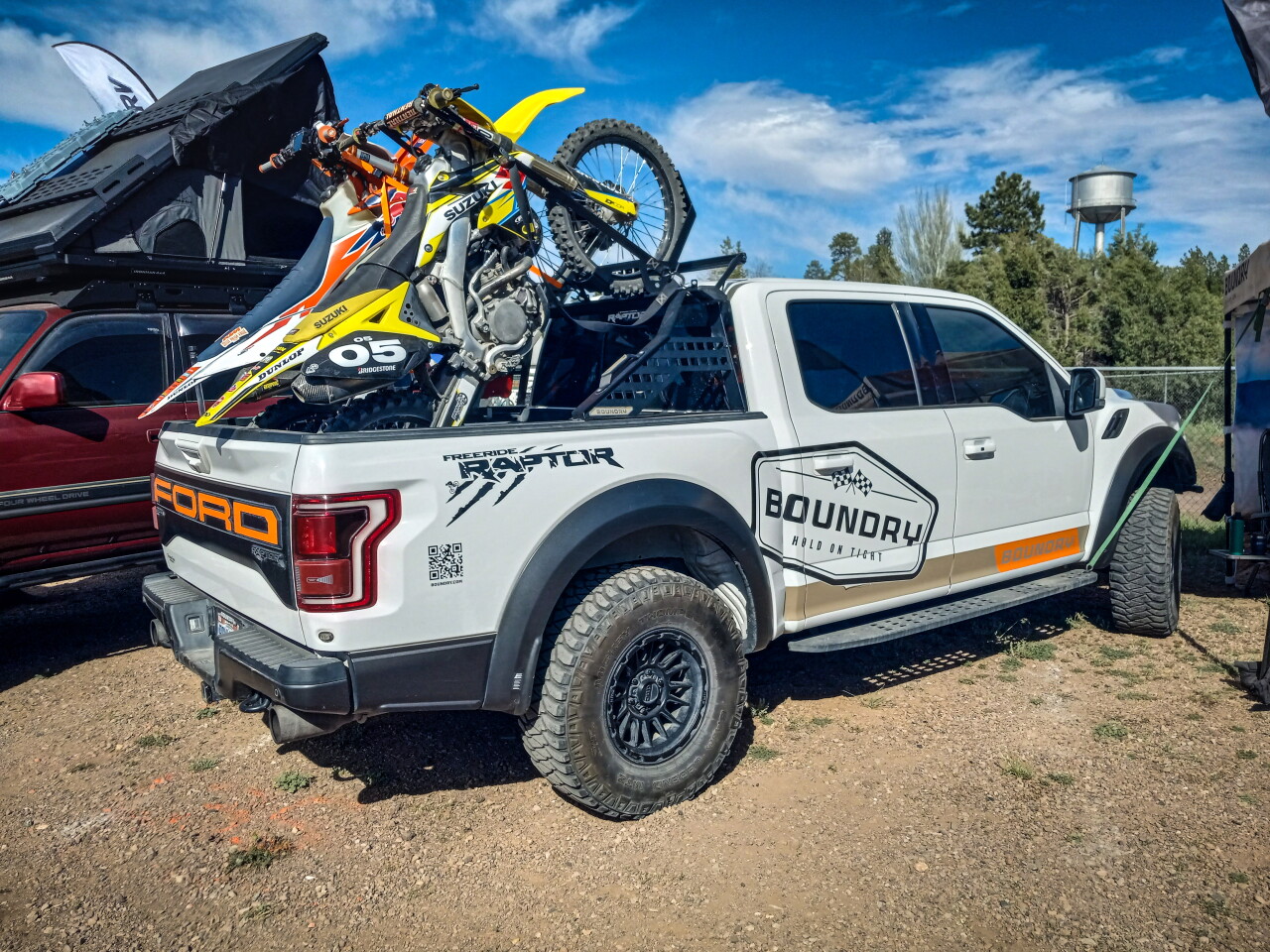 The Boundry TrailBreaker Moto holds one or two bikes