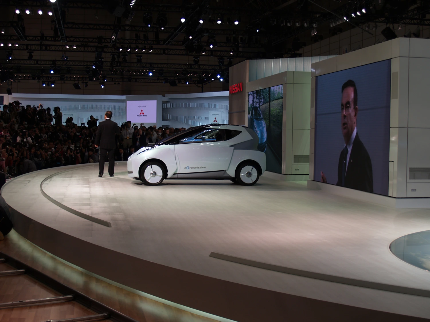 Nissan's unveiling of the LandGlider