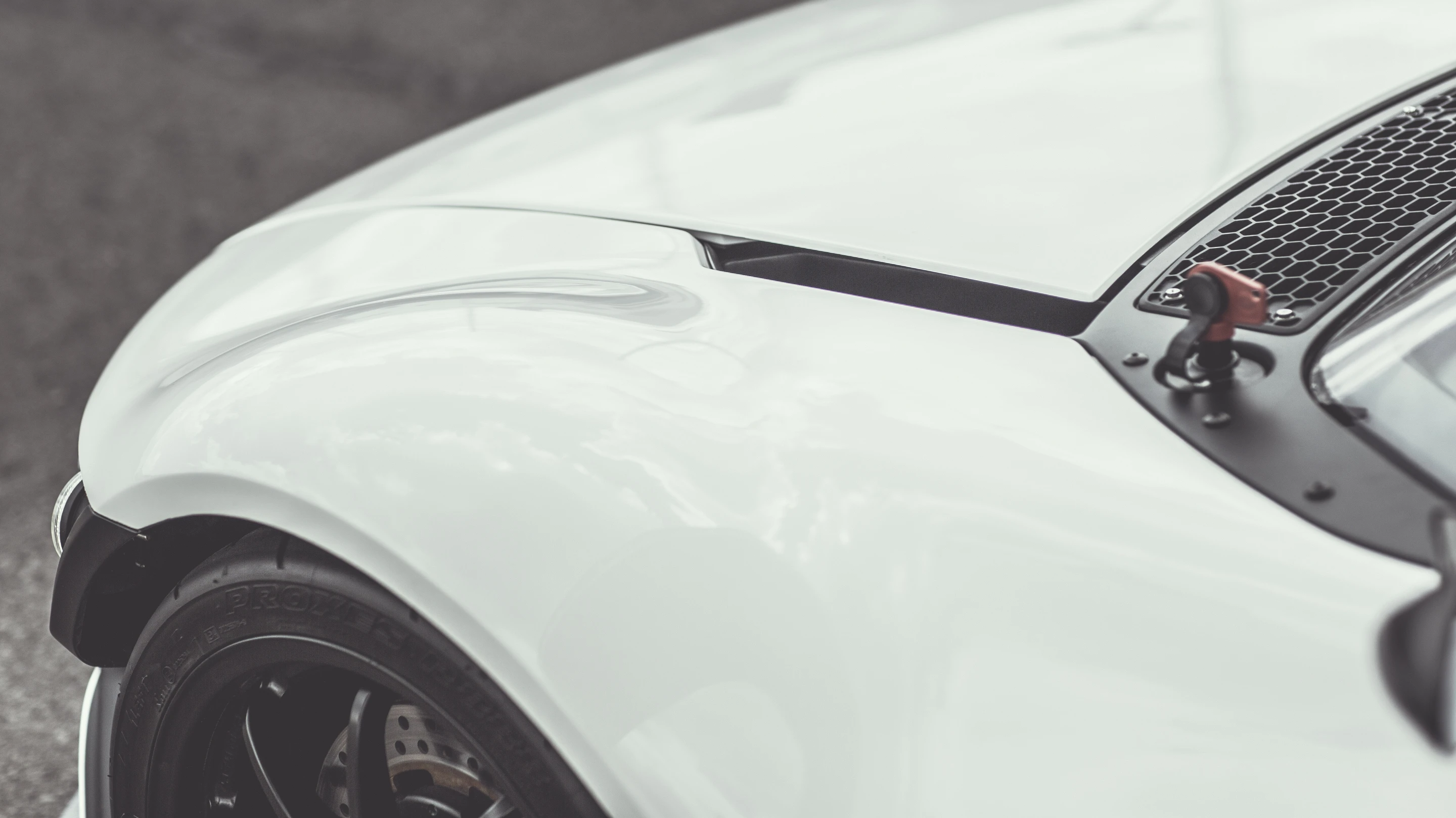 Body is composed of RTM reinforced plastic but the carbon fiber body is available as an option