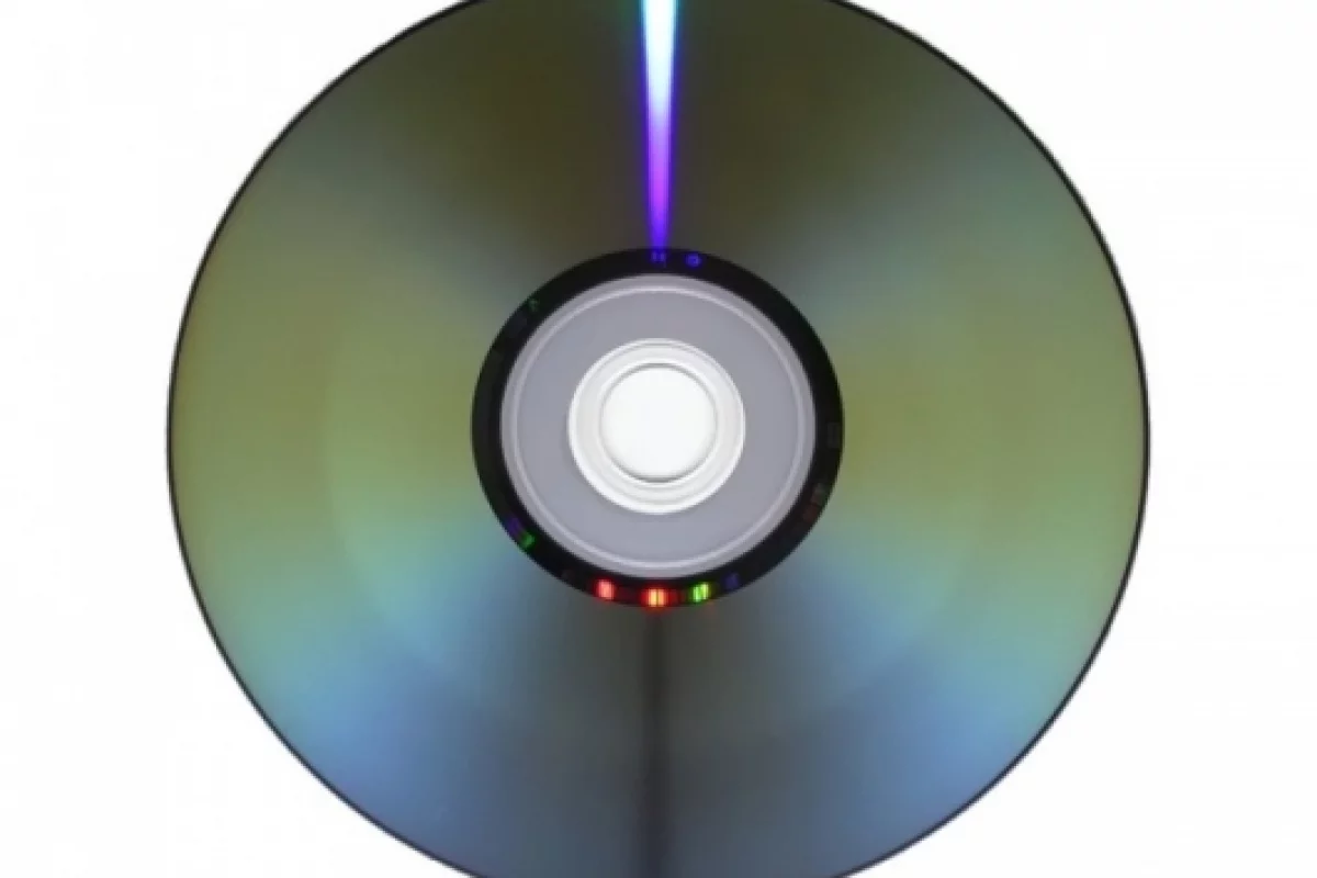 Australian researchers estimate that nanotechnology can boost DVD storage 2000-fold, without increasing the size of the disc