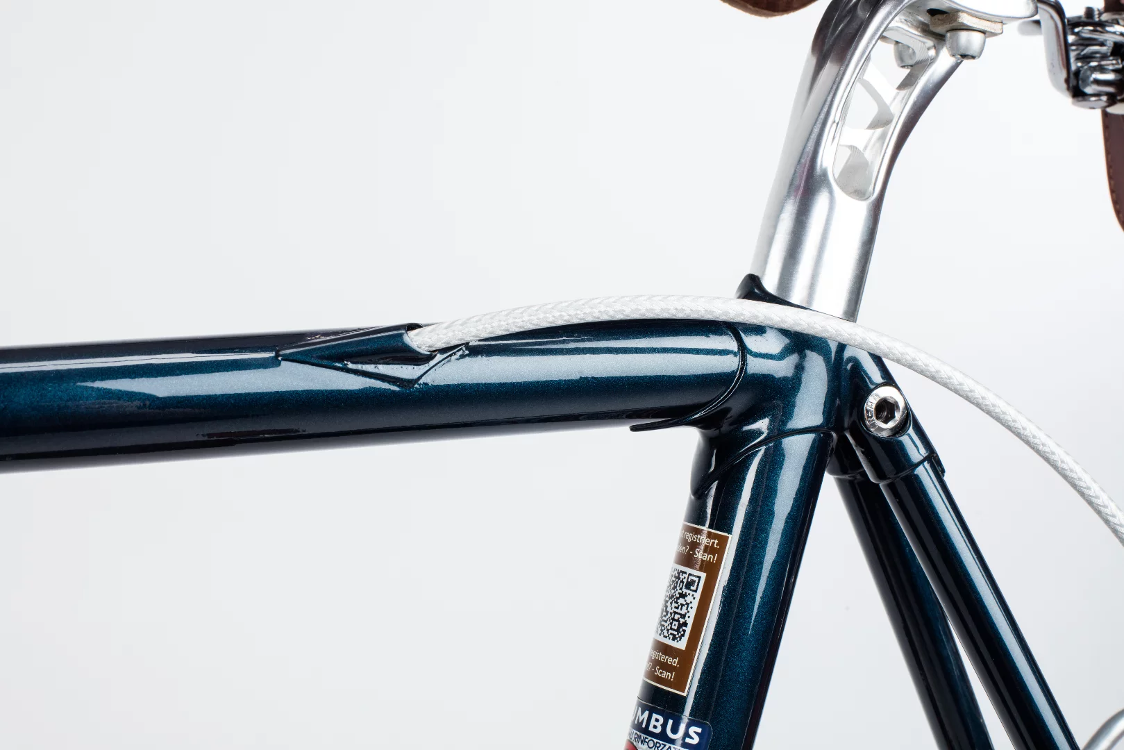 Internally routed cables add to the bike's clean look