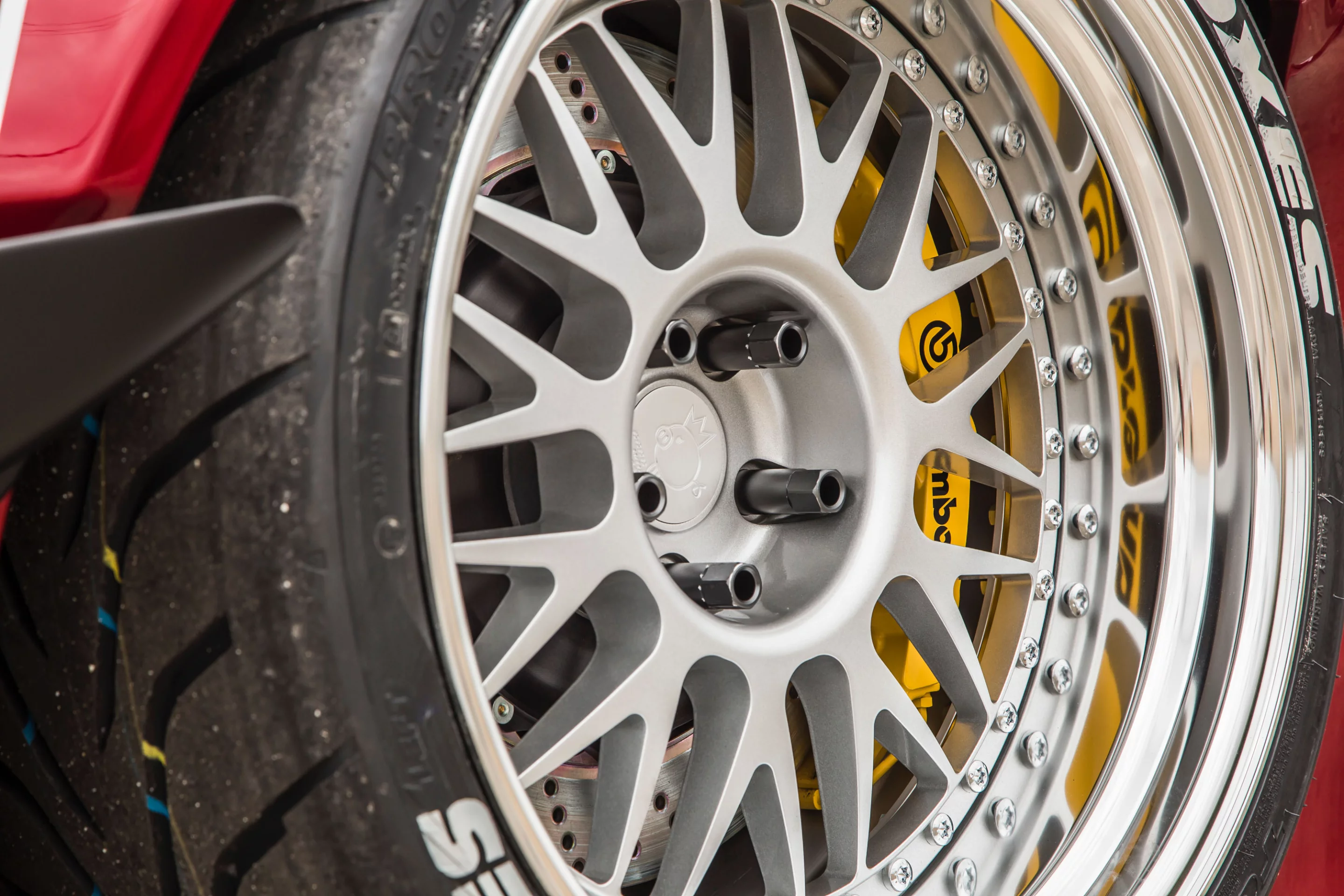 The 19-inch wheels hide a Brembo braking kit