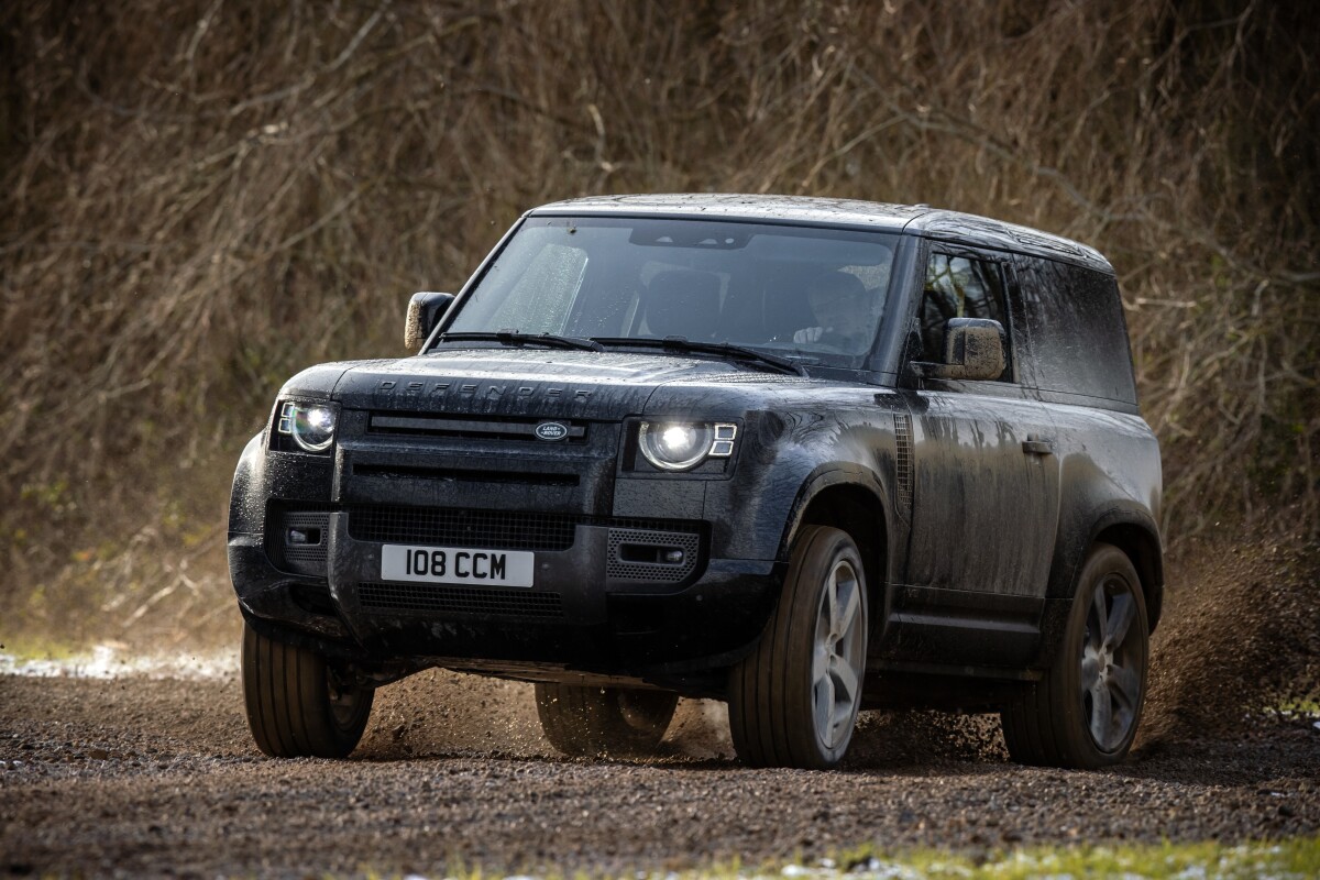 Land Rover Drops A V8 Into Fastest Most Powerful Defender Ever Rover Holiday Prizes 2022