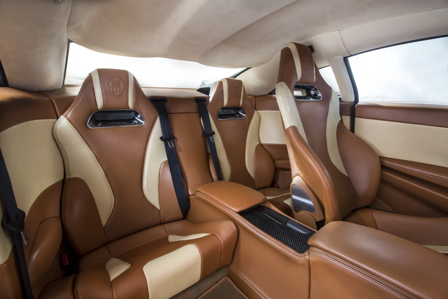 Furtive-eGT's interior