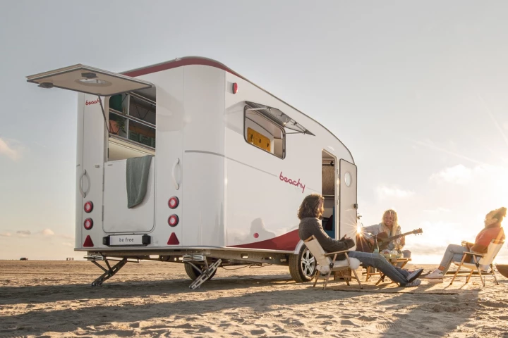 Hobby further grows its distinctive Beachy lineup with the transforming 420+ trailer