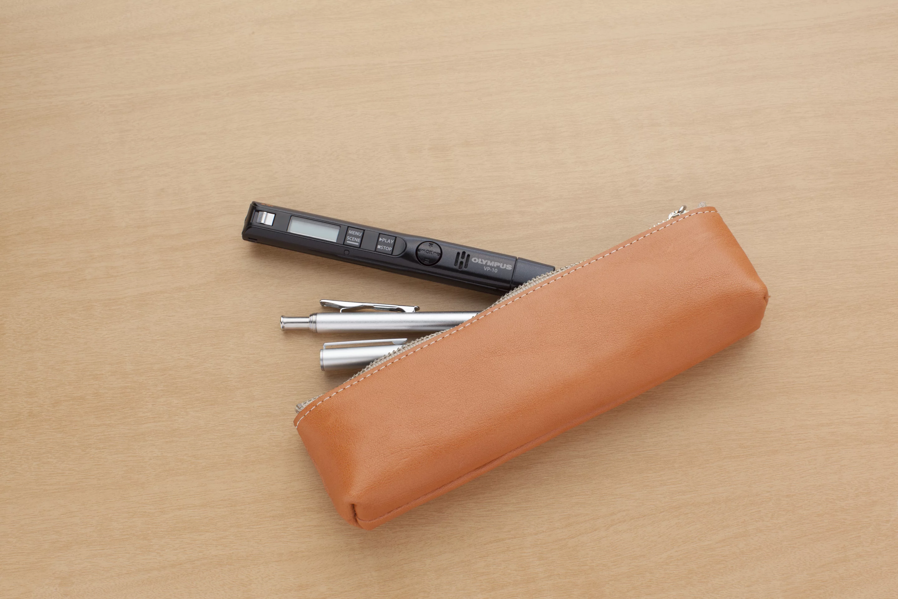 The 5 x 0.67 x 0.67 in (12.7 x 1.7 x 1.7), 1.32 ox (37 g) VP-10 comes with 4 GB of internal memory, which is said to be enough for 1,620 hours of audio recording