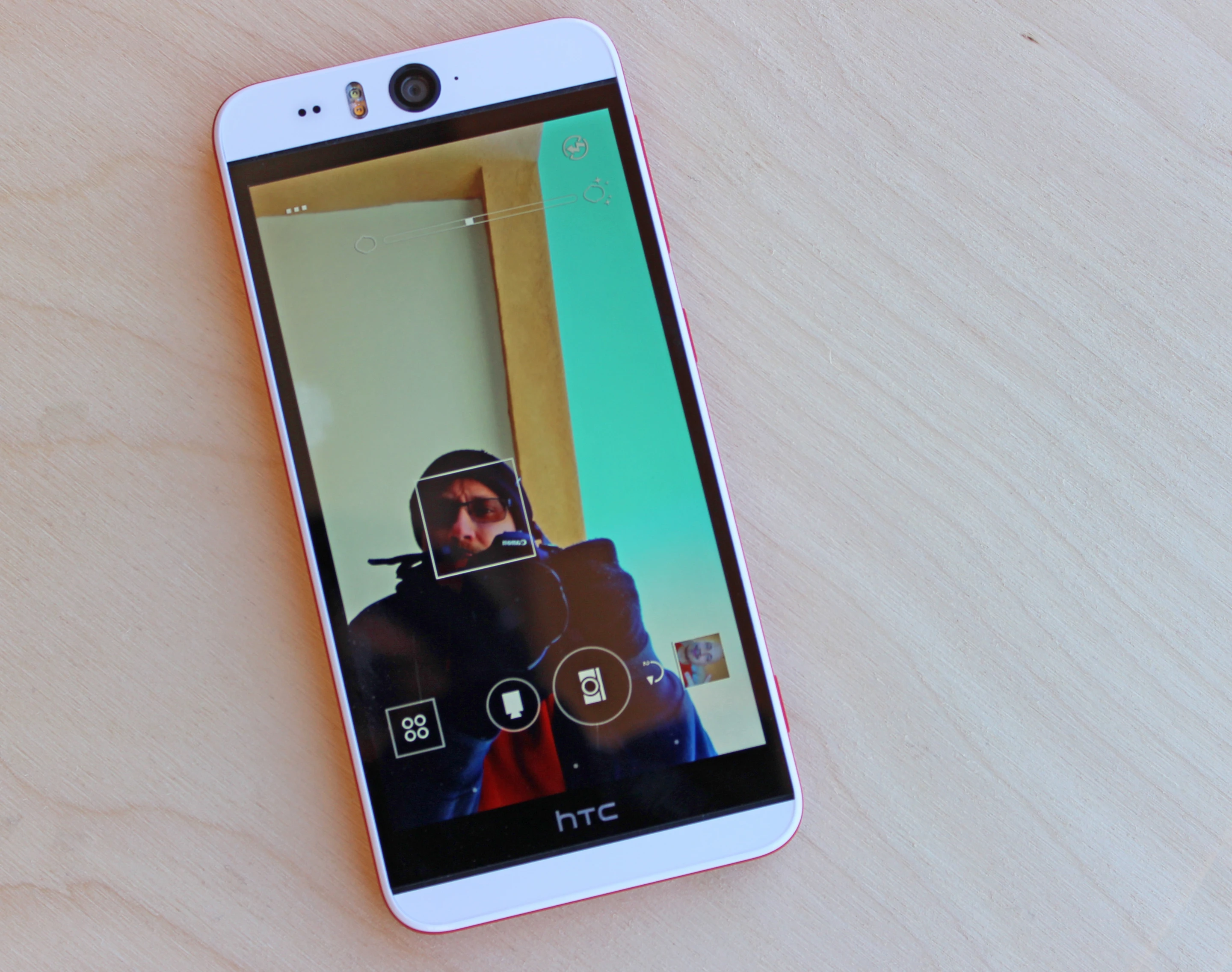 Any phone can take selfies, but the Desire Eye specializes in it (Photo: Will Shanklin/Gizmag.com)