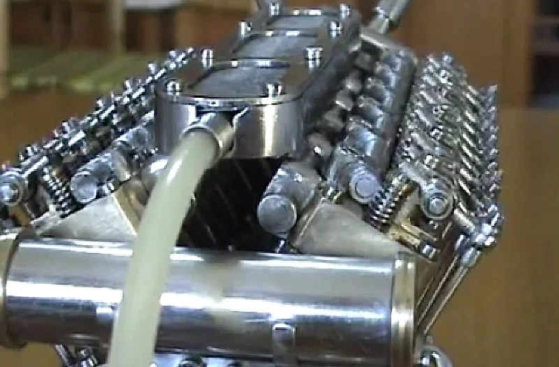 Patelo's miniature V12
